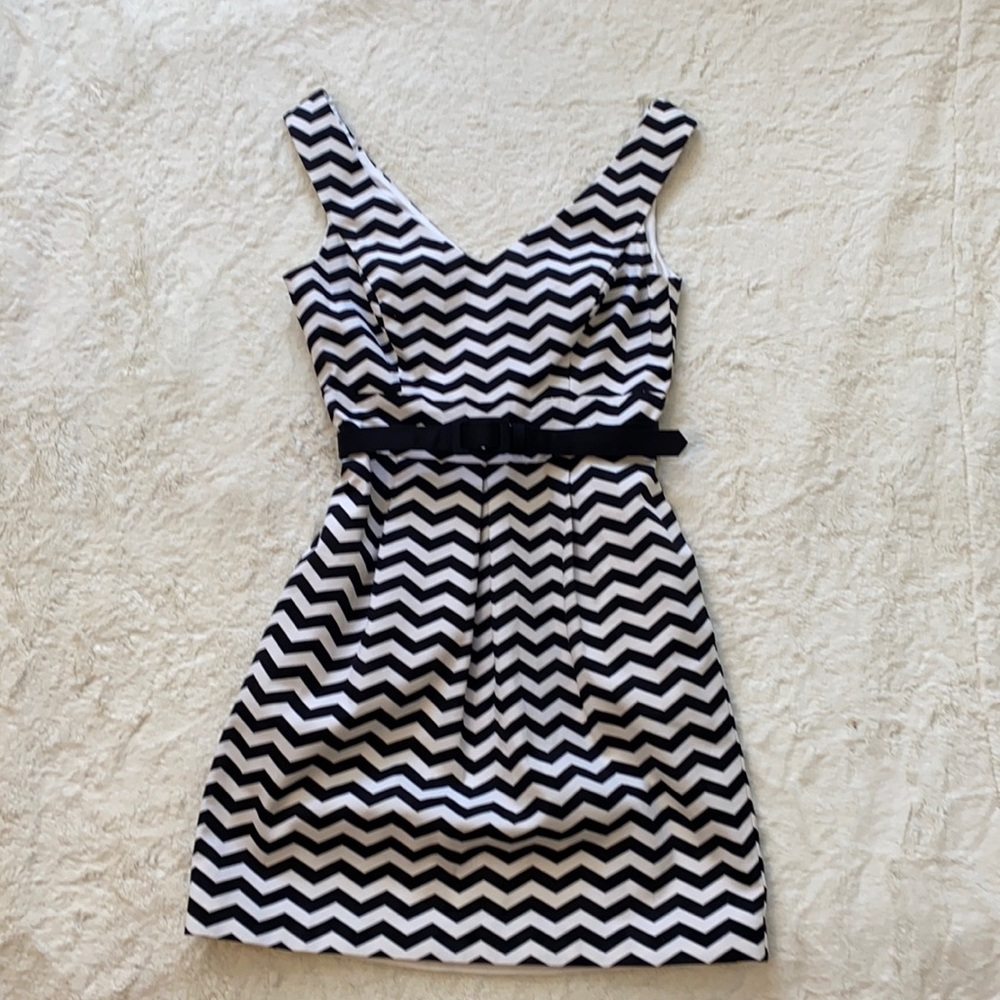Chevron print dress with belt